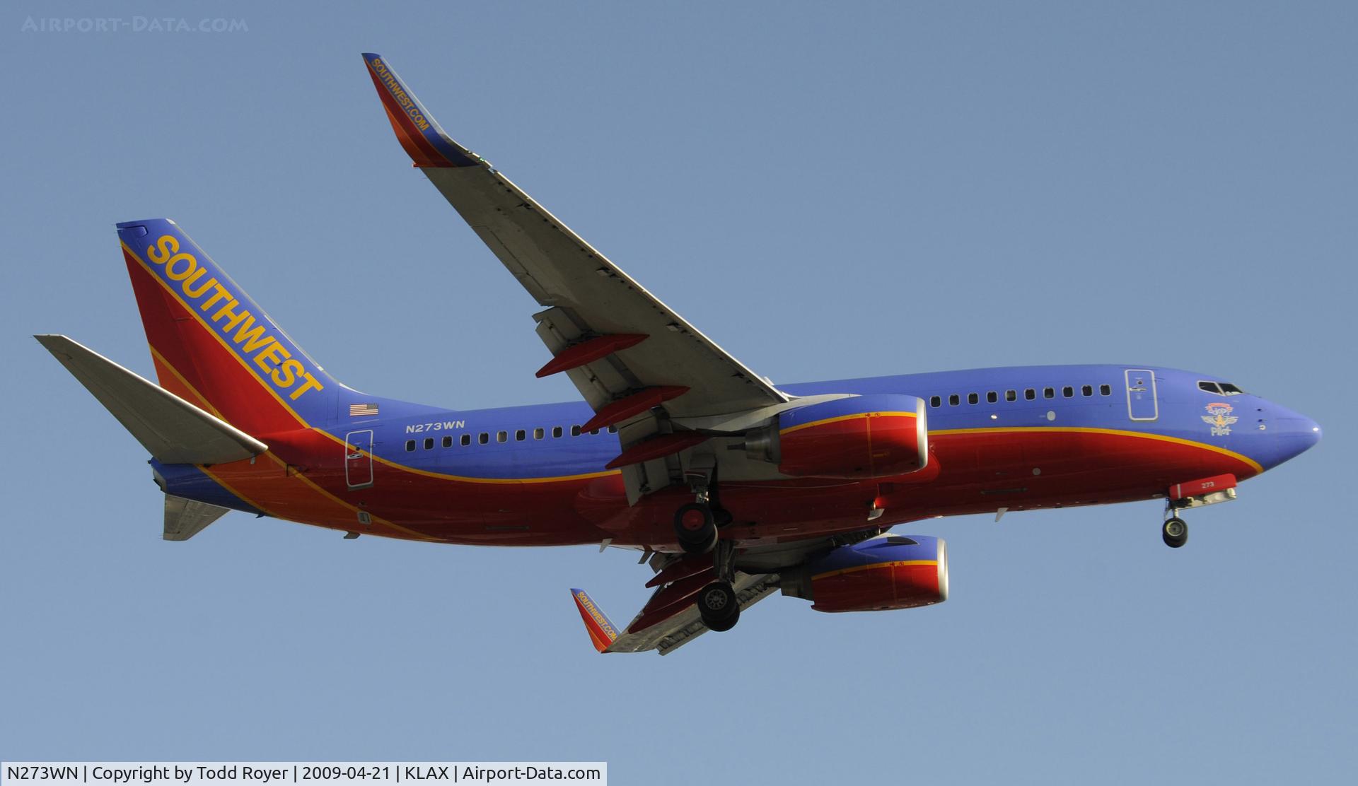 N273WN, 2007 Boeing 737-7H4 C/N 32528, Landing 24R at LAX