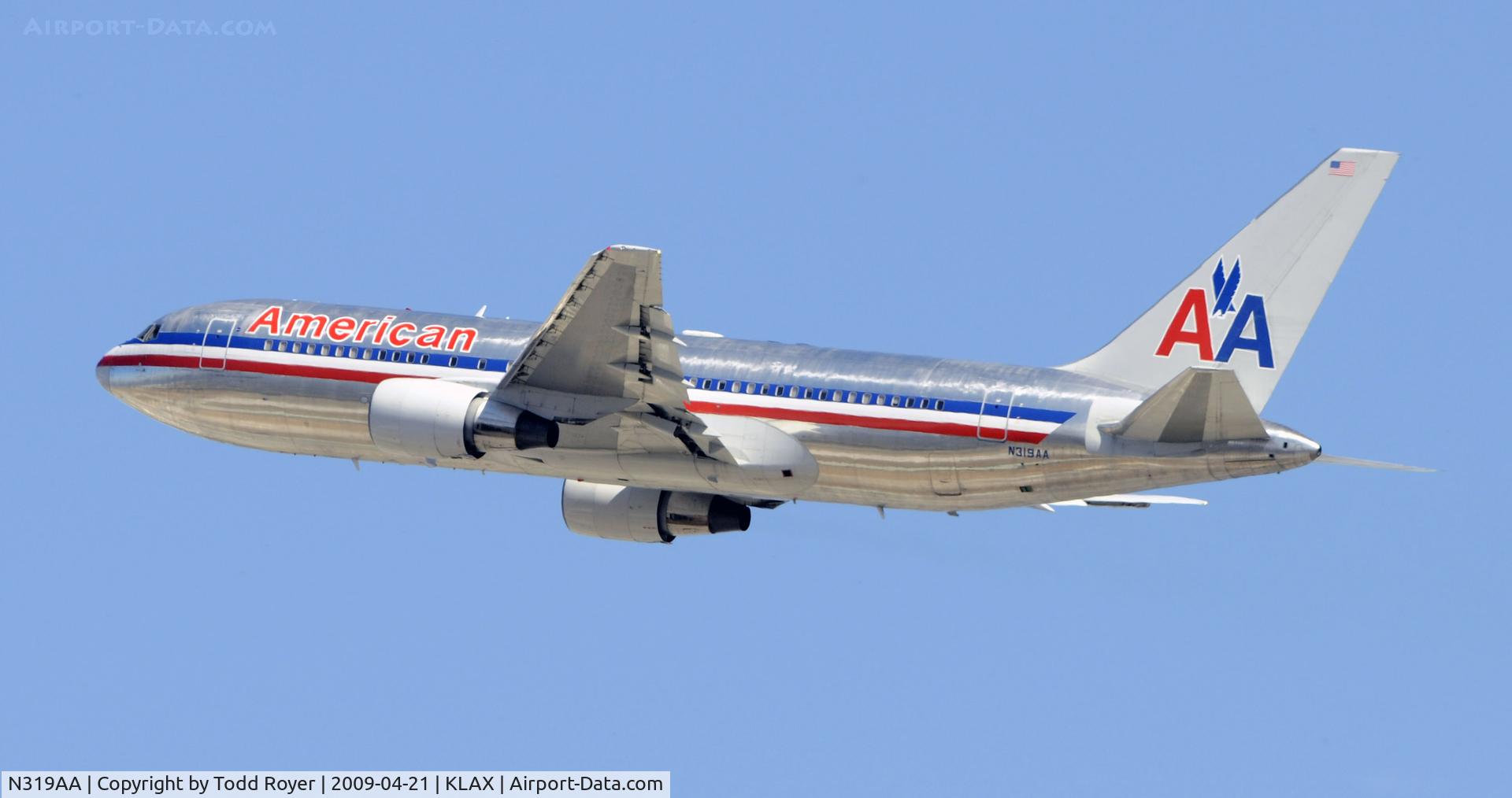 N319AA, 1985 Boeing 767-223 C/N 22320, Departing LAX on 25R