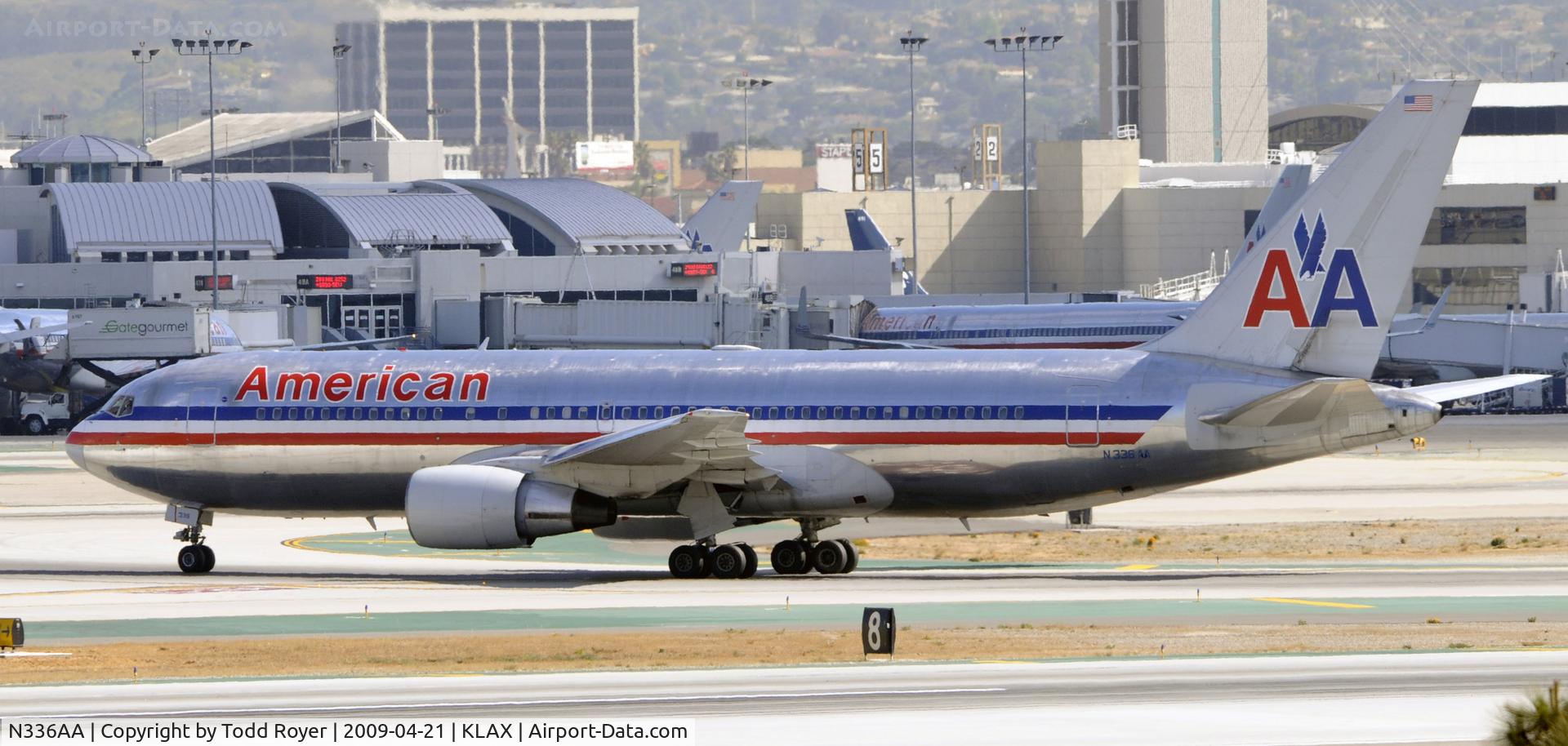 N336AA, 1987 Boeing 767-223 C/N 22334, Taxi to gate