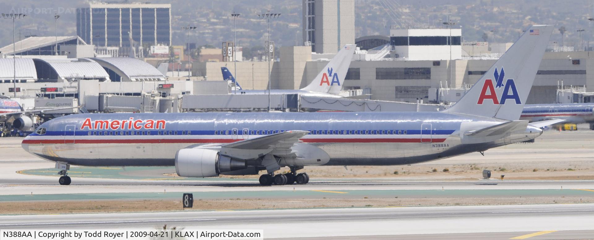 N388AA, 1994 Boeing 767-323 C/N 27448, Taxi to gate