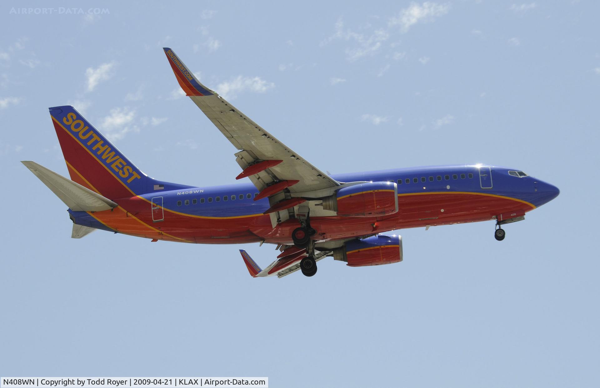 N408WN, 2001 Boeing 737-7H4 C/N 27895, Landing 24R at LAX