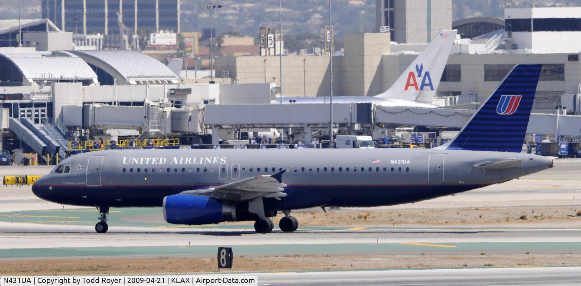 N431UA, 1996 Airbus A320-232 C/N 571, Taxi to gate