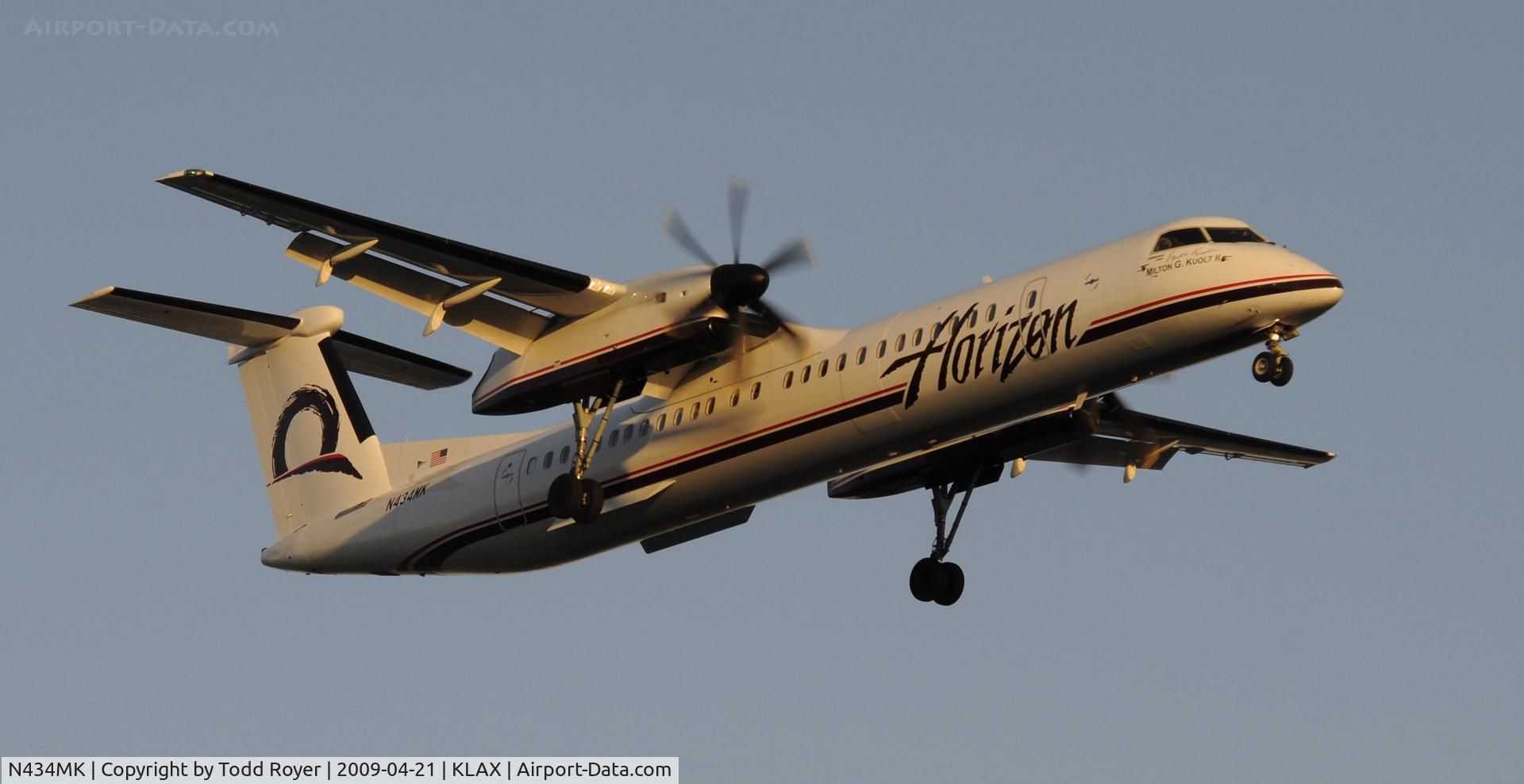 N434MK, 2008 Bombardier DHC-8-402 Dash 8 C/N 4227, Landing 24R at LAX
