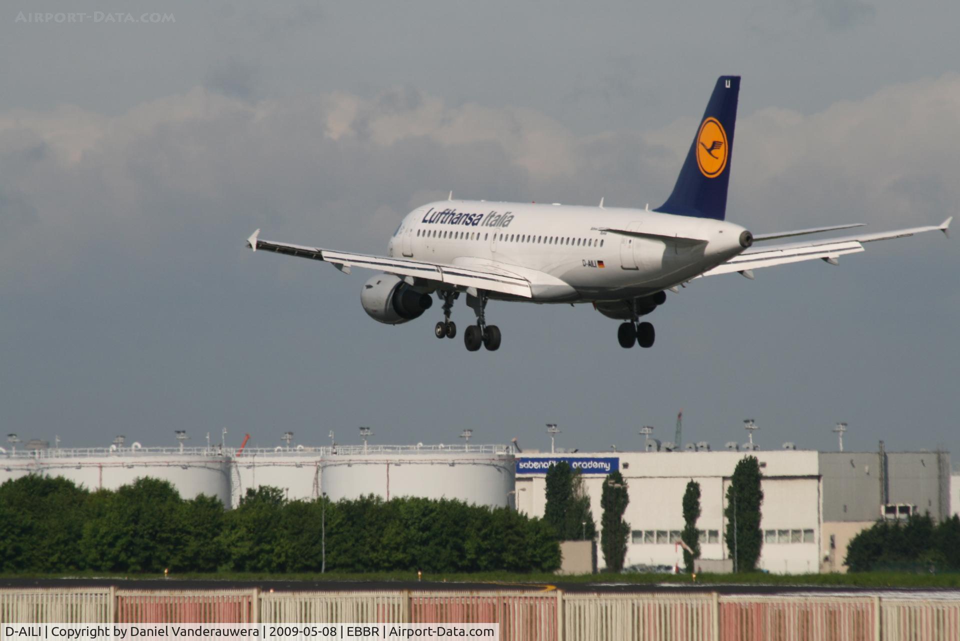 D-AILI, 1997 Airbus A319-114 C/N 651, flight LH1812 is descending to rwy 25L