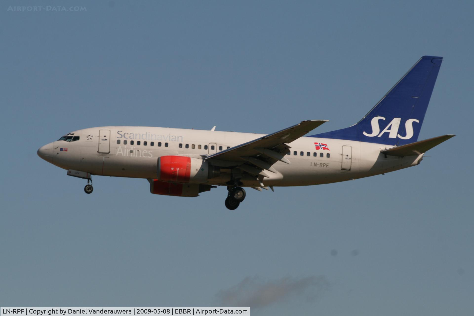 LN-RPF, 1999 Boeing 737-683 C/N 28307, arrival of flight SK4743 to rwy 25L