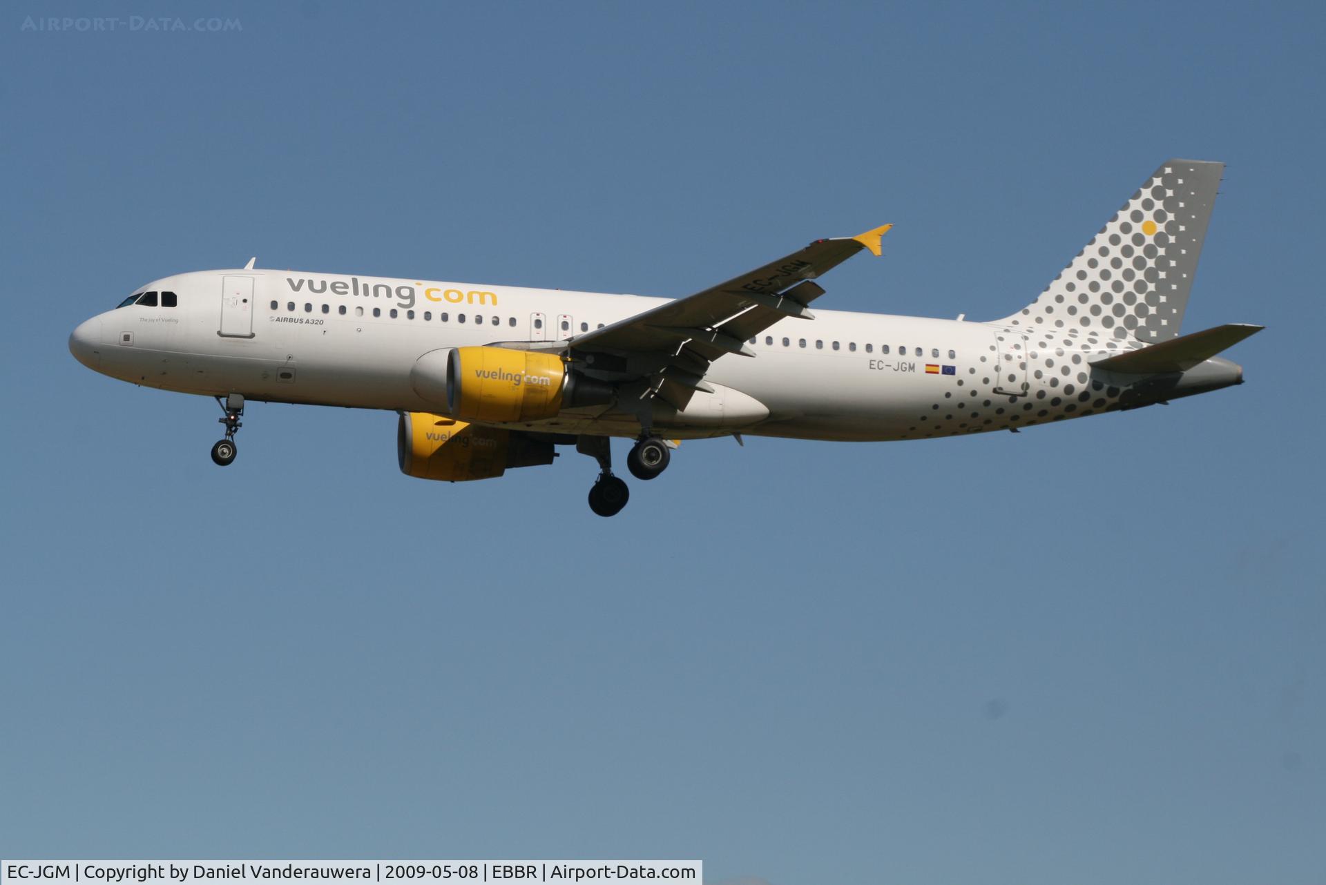 EC-JGM, 2005 Airbus A320-214 C/N 2407, arrival of flight VY7060 to rwy 25L