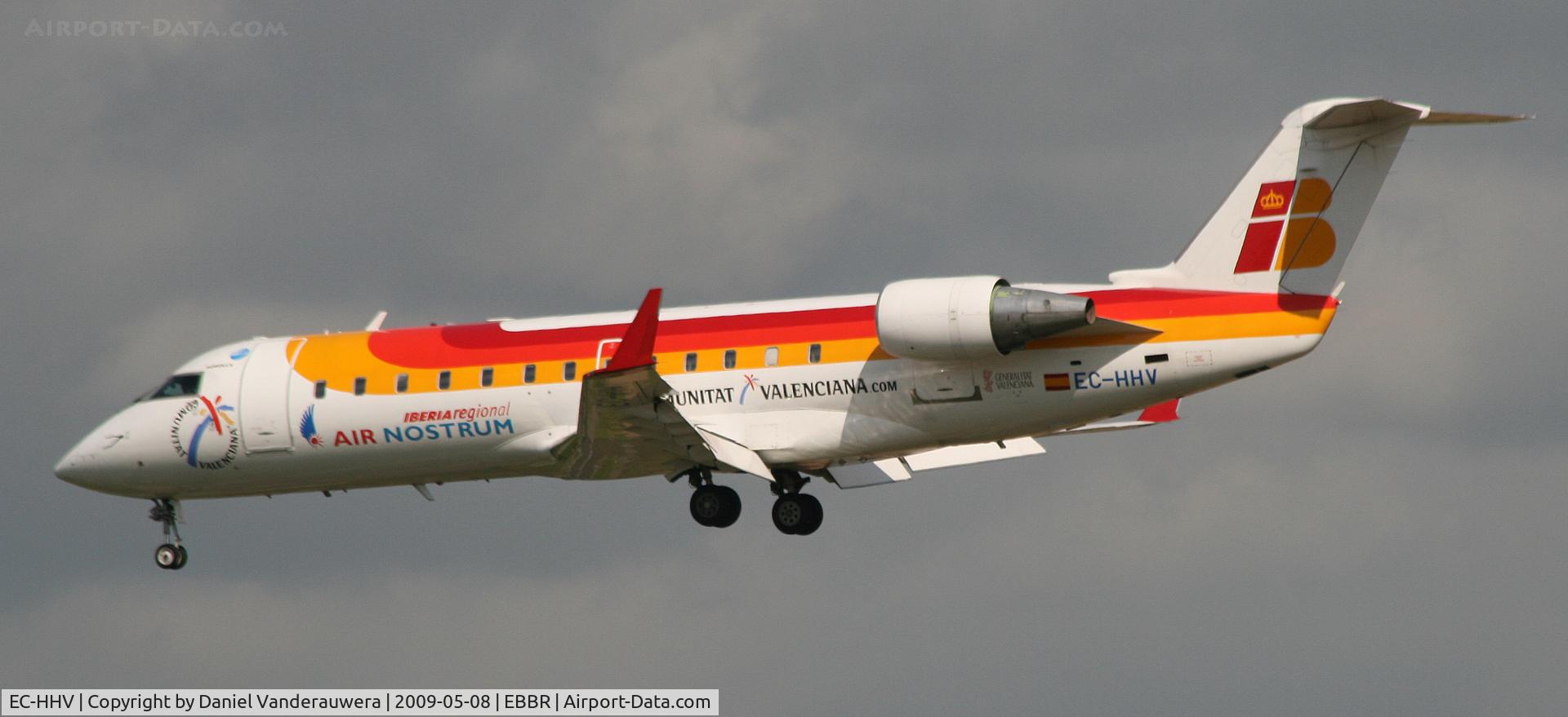 EC-HHV, 1999 Canadair CRJ-200ER (CL-600-2B19) C/N 7350, arrival of flight IB8090 to rwy 25L