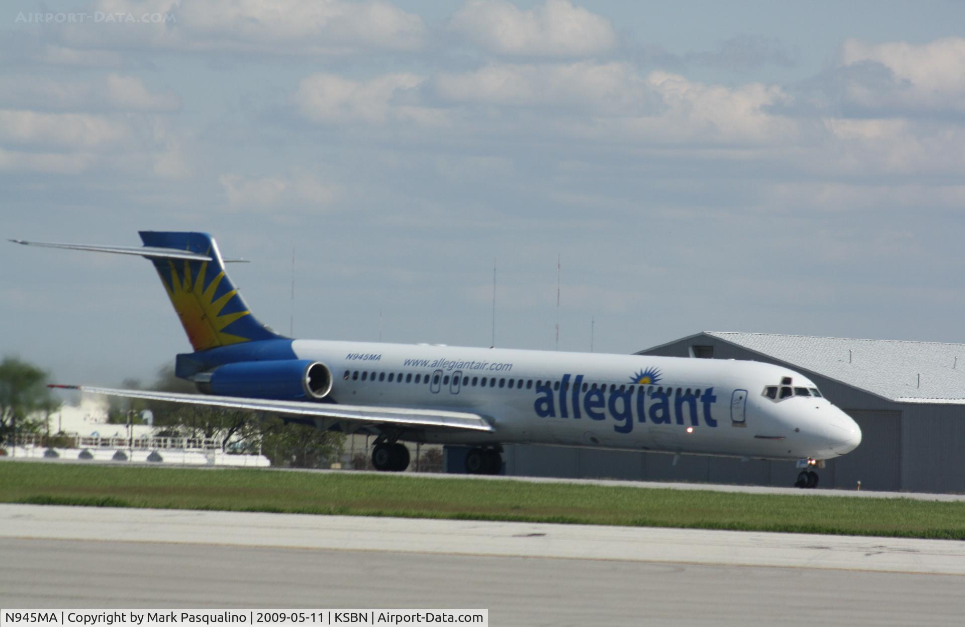 N945MA, 1988 McDonnell Douglas DC-9-87 C/N 49725, MD-87