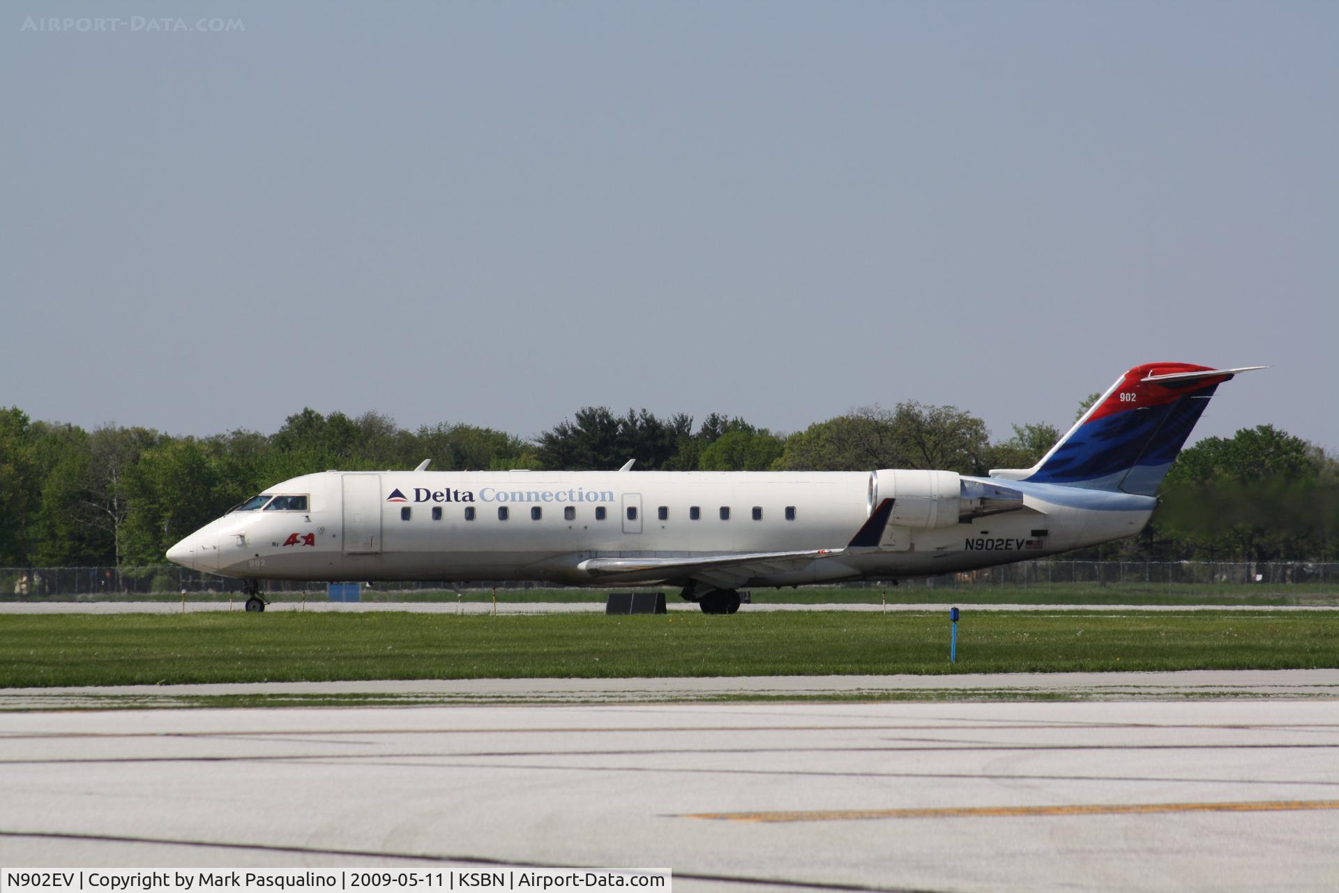 N902EV, 2002 Bombardier CRJ-200ER (CL-600-2B19) C/N 7620, CL-600-2B19