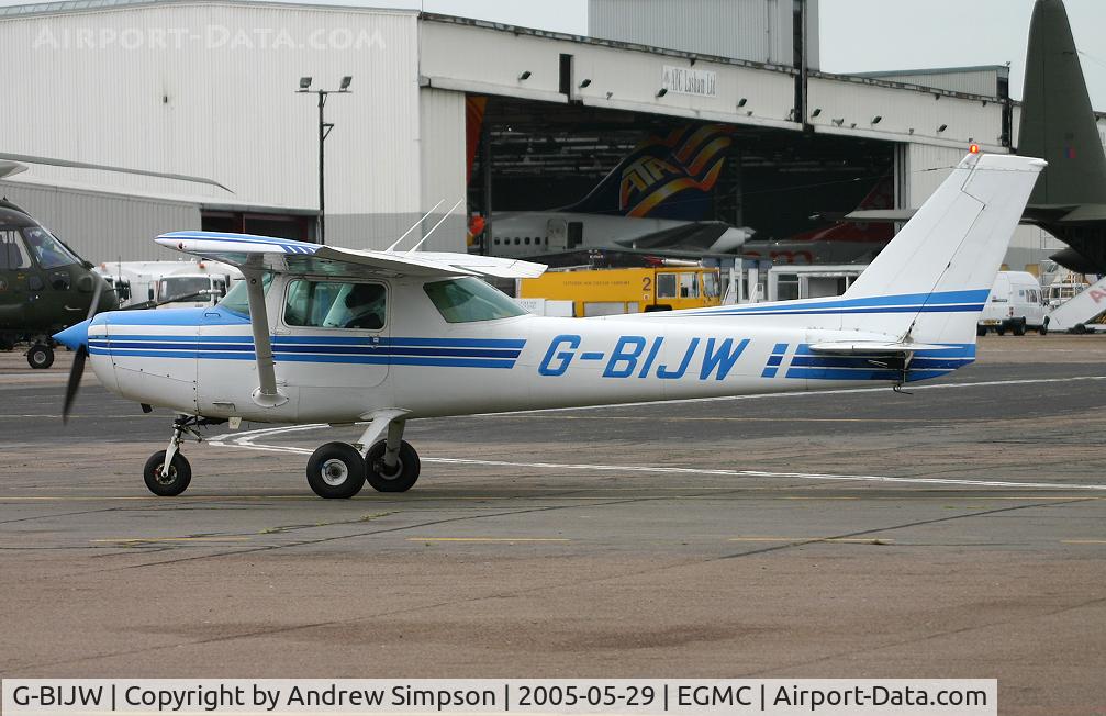 G-BIJW, 1981 Reims F152 C/N 1820, At Southend.