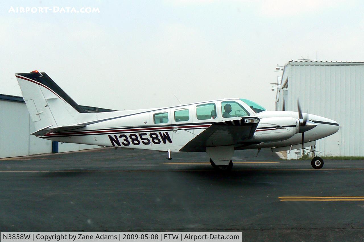 N3858W, 1984 Beech 58 Baron C/N TH-1422, At Meacham Field