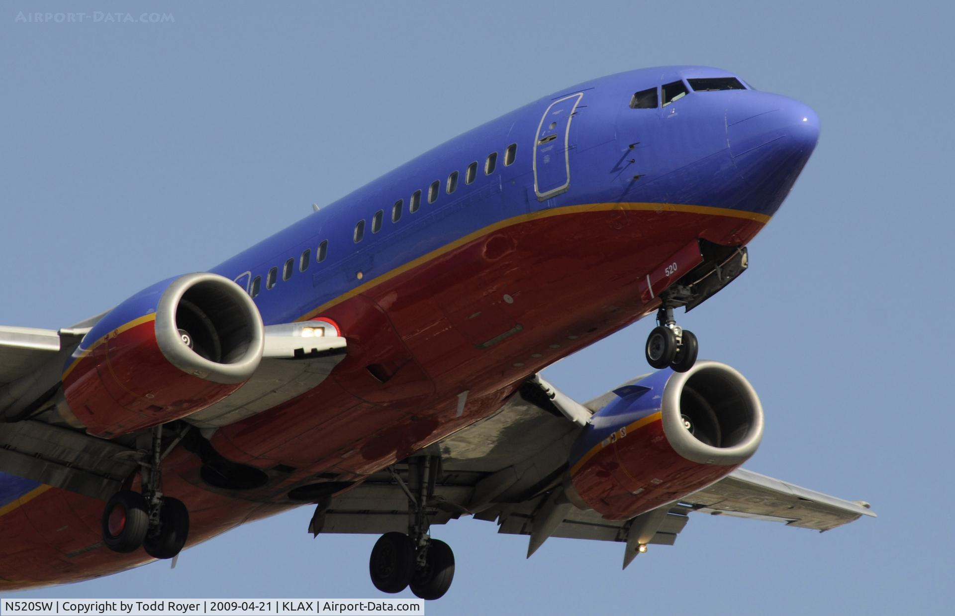 N520SW, 1991 Boeing 737-5H4 C/N 25319, Landing 24R at LAX