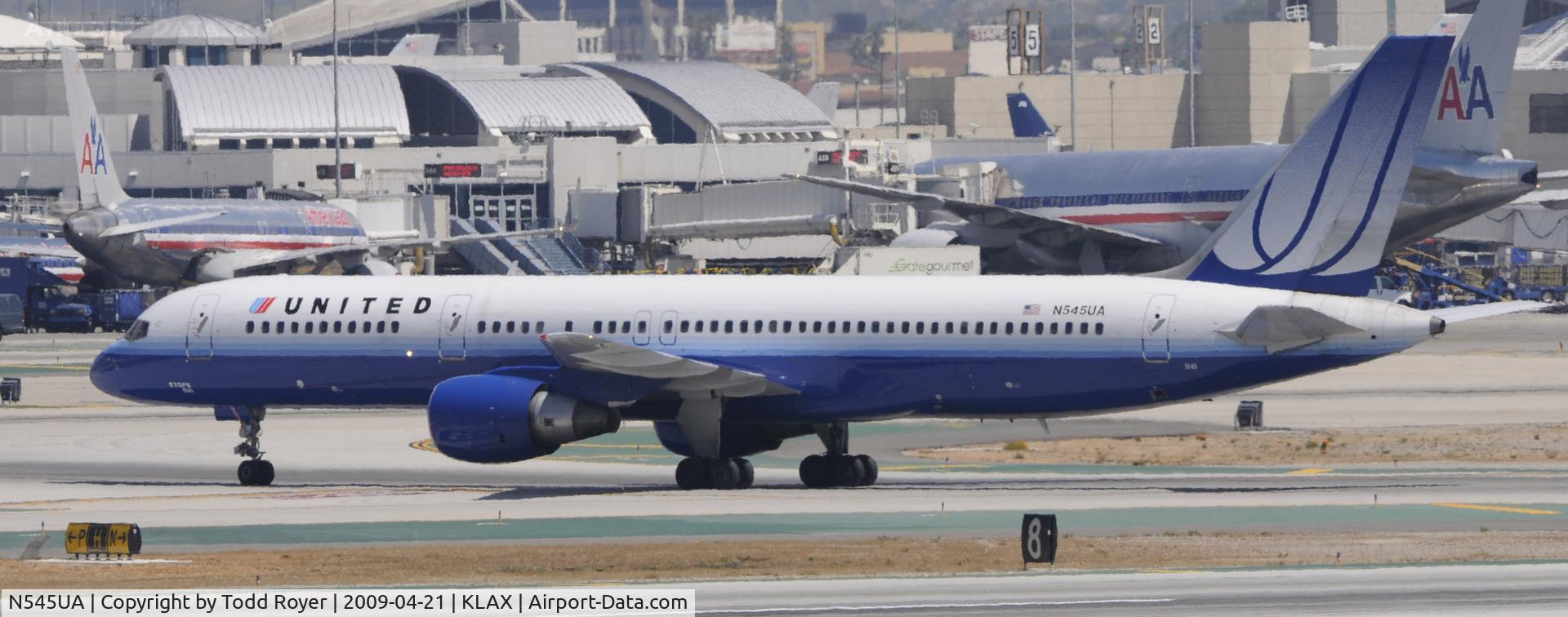 N545UA, 1991 Boeing 757-222 C/N 25323, Taxi to gate