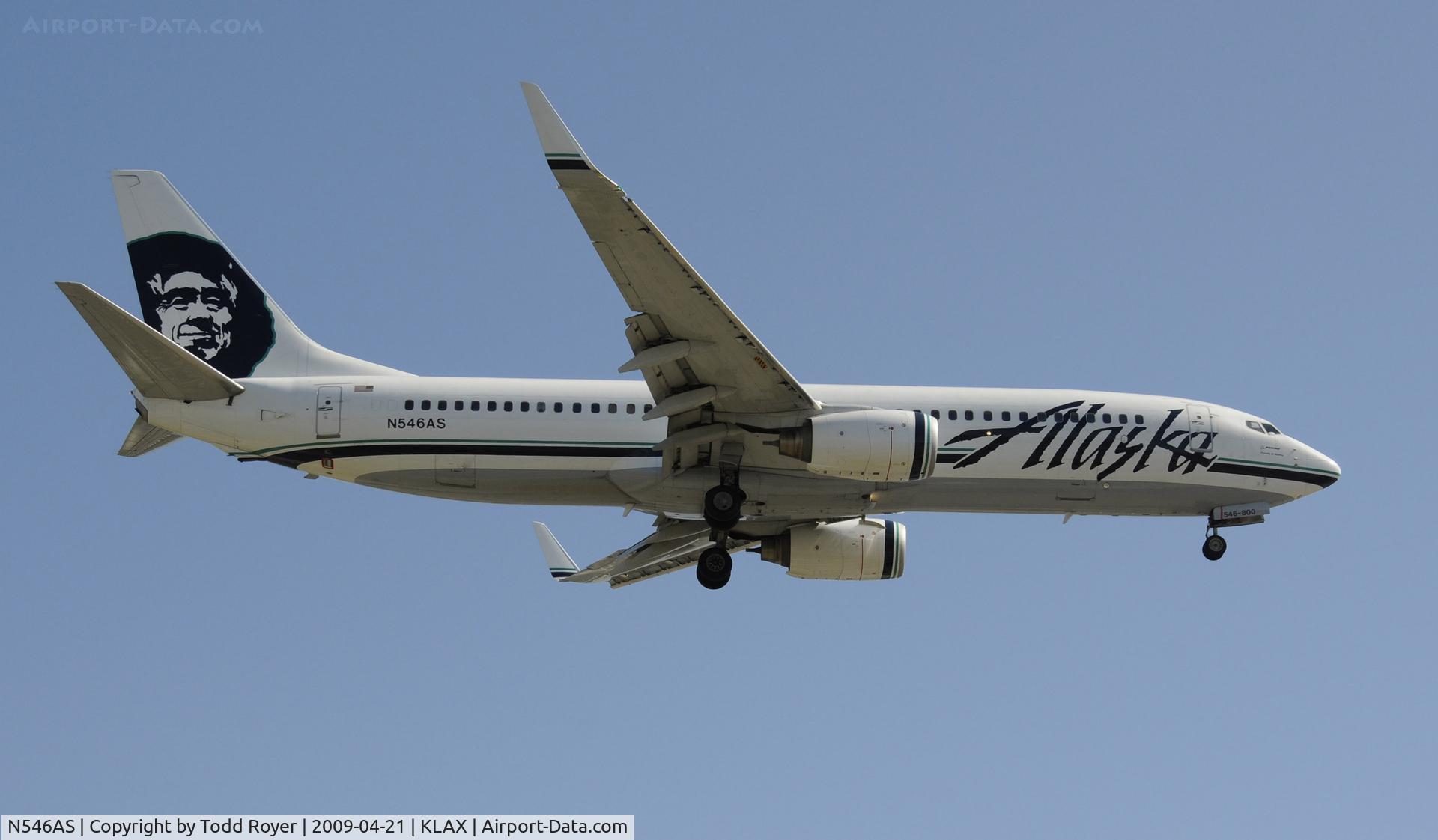 N546AS, 2005 Boeing 737-890 C/N 30022, Landing 24R at LAX