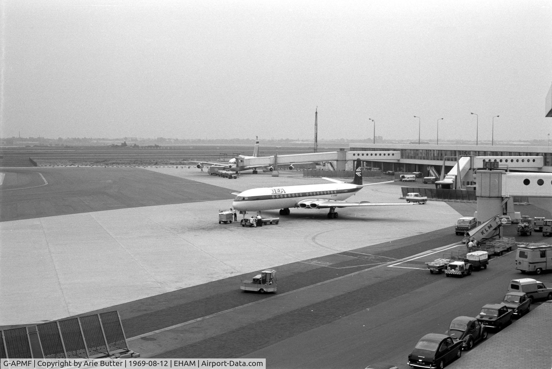 G-APMF, 1959 De Havilland DH.106 Comet 4B C/N 6426, De Havilland Comet 4 at Schiphol Airport