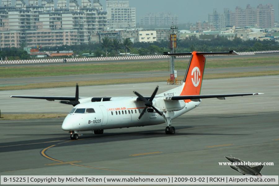 B-15225, 1995 De Havilland Canada DHC-8-311B Dash 8 C/N 405, Uni Air