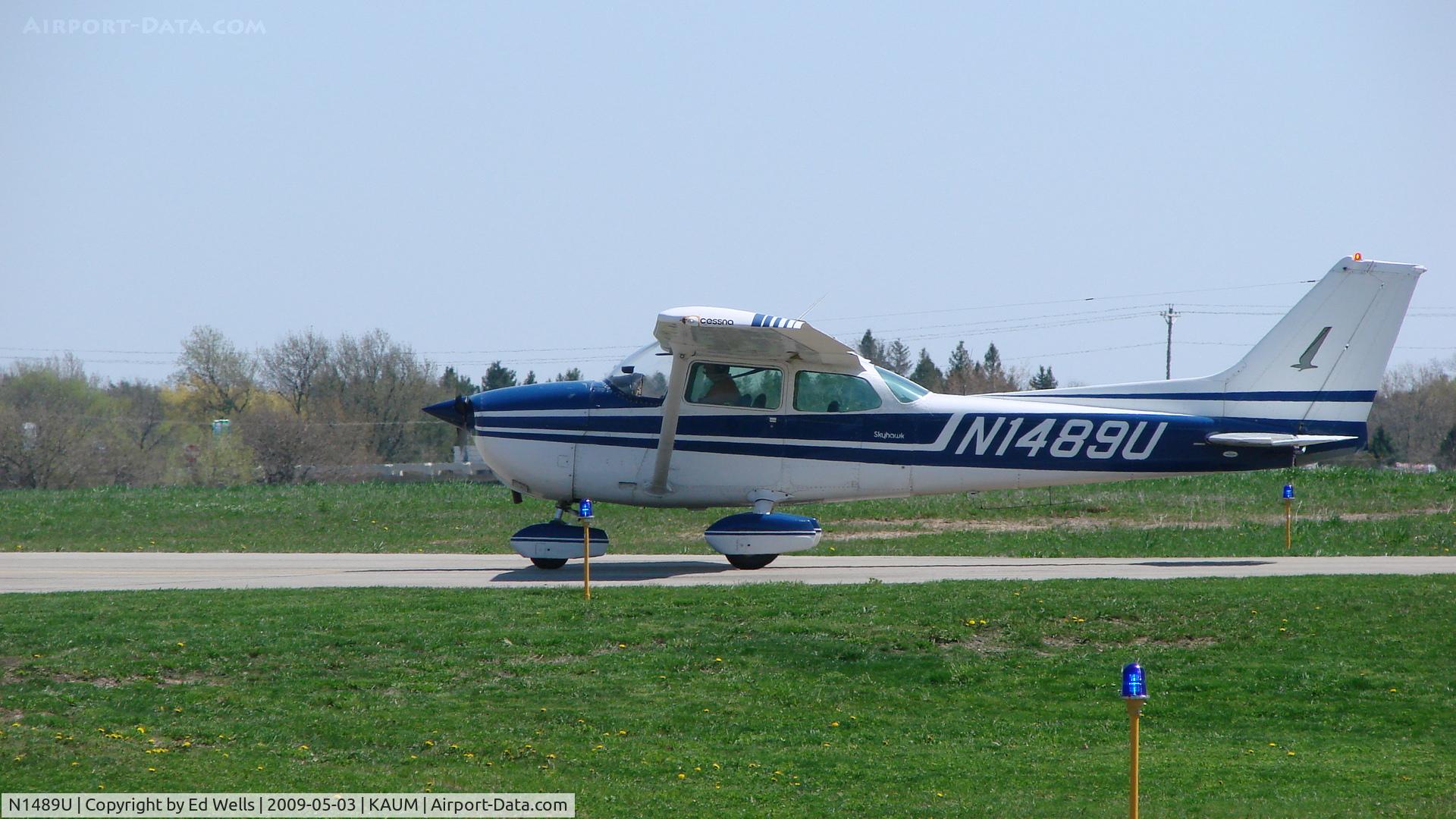 N1489U, 1976 Cessna 172M C/N 17267156, Headed for the pump
