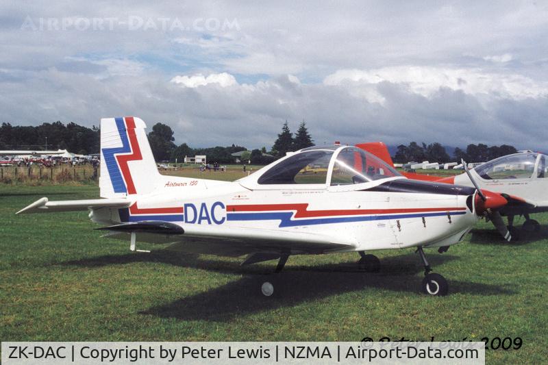 ZK-DAC, 1969 AESL Airtourer 115 C/N 545, T W & C E Watson, Whangarei - 2002