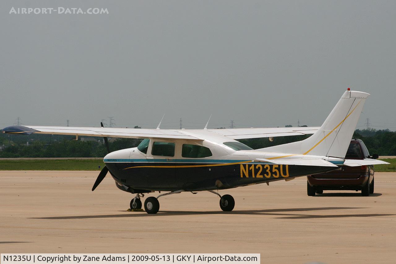 N1235U, 1982 Cessna 210N Centurion C/N 21064677, At Arlington Municipal