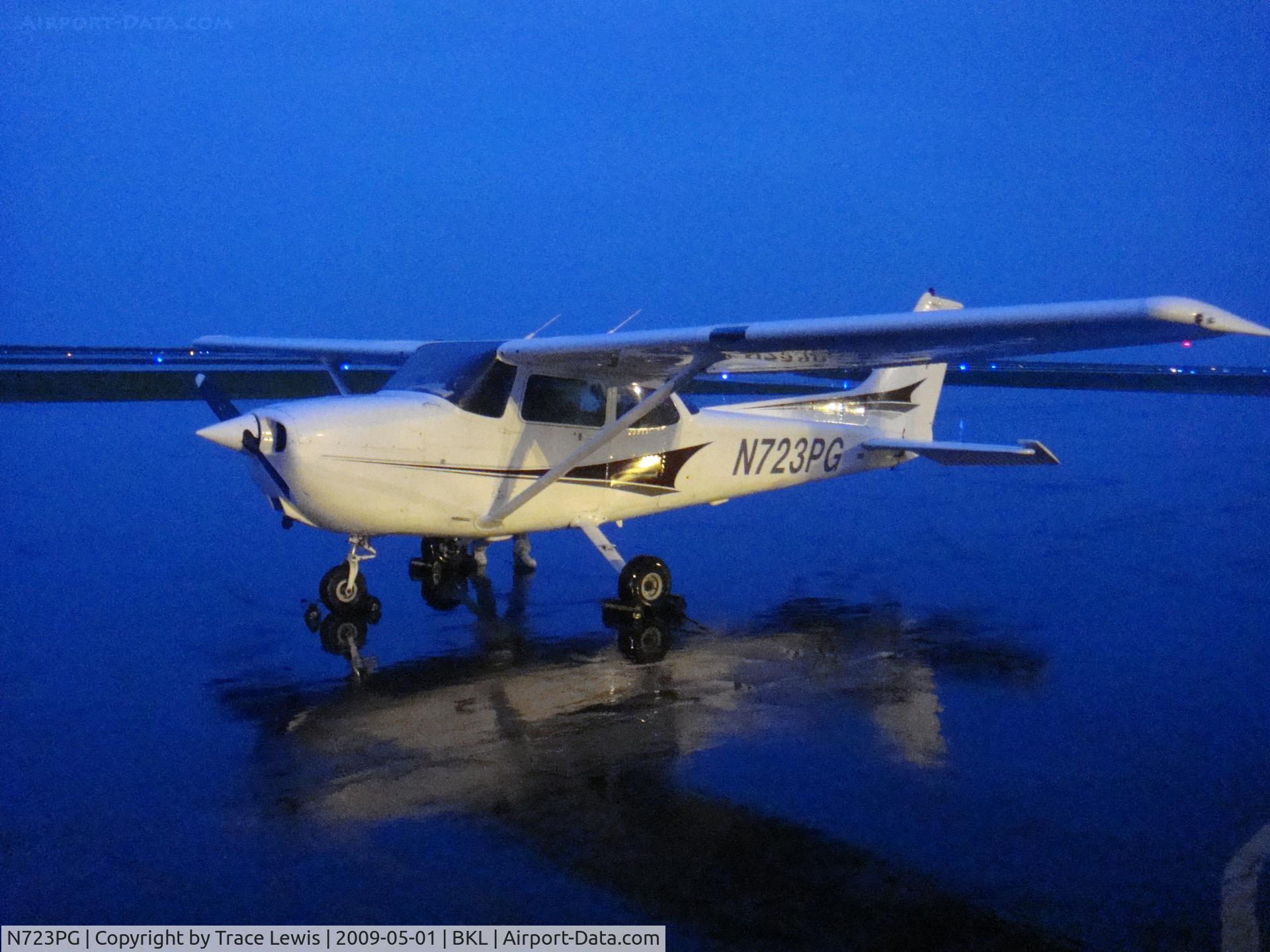 N723PG, 1998 Cessna 172R C/N 17280675, rainy night in cleveland