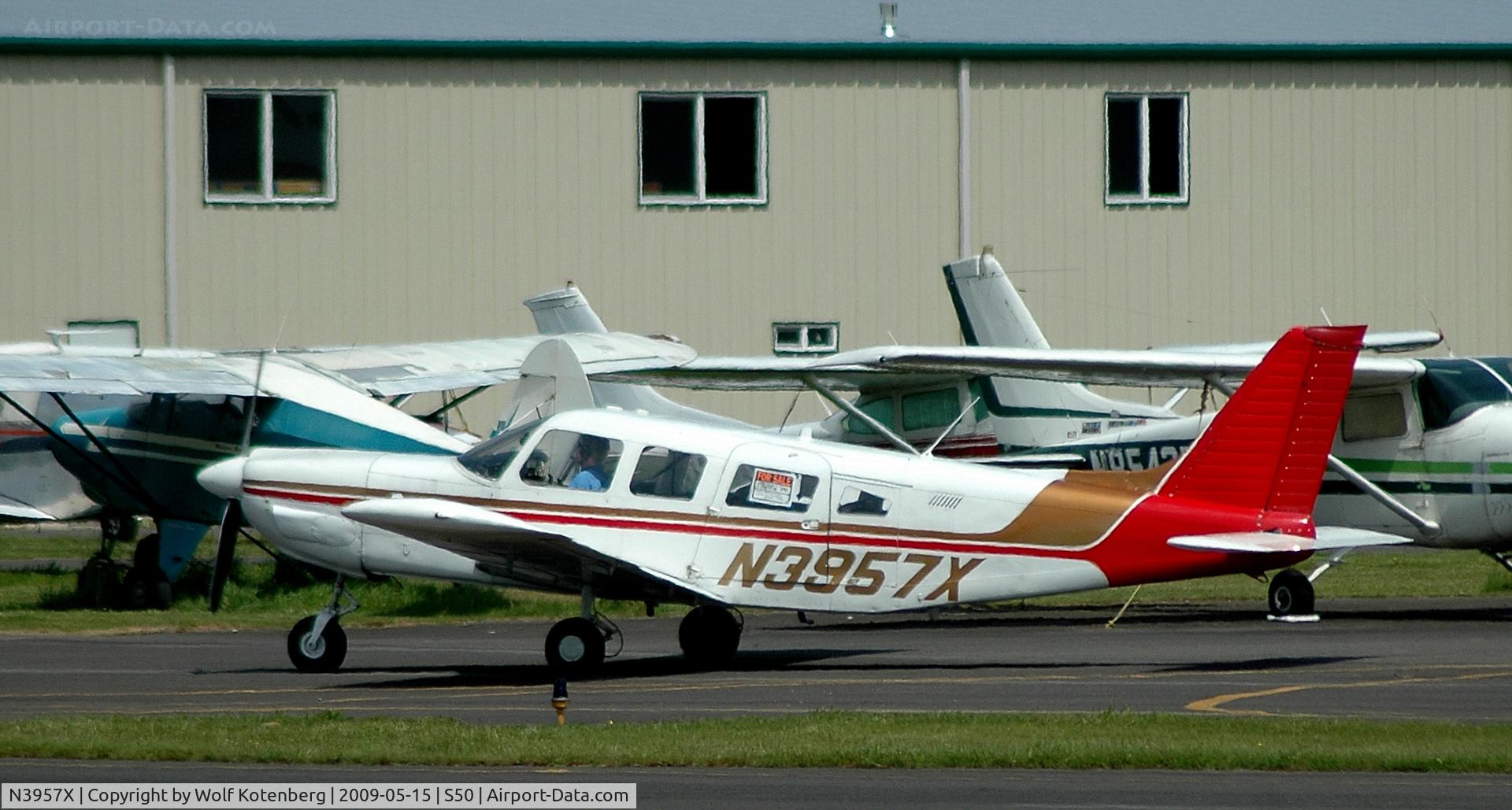 N3957X, 1975 Piper PA-32-300 Cherokee Six Cherokee Six C/N 32-7640003, on the taxiway