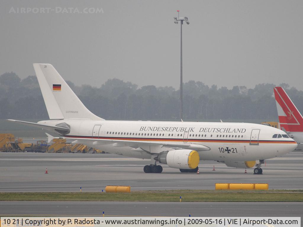 10 21, 1989 Airbus A310-304 C/N 498, A 310-300 of the 