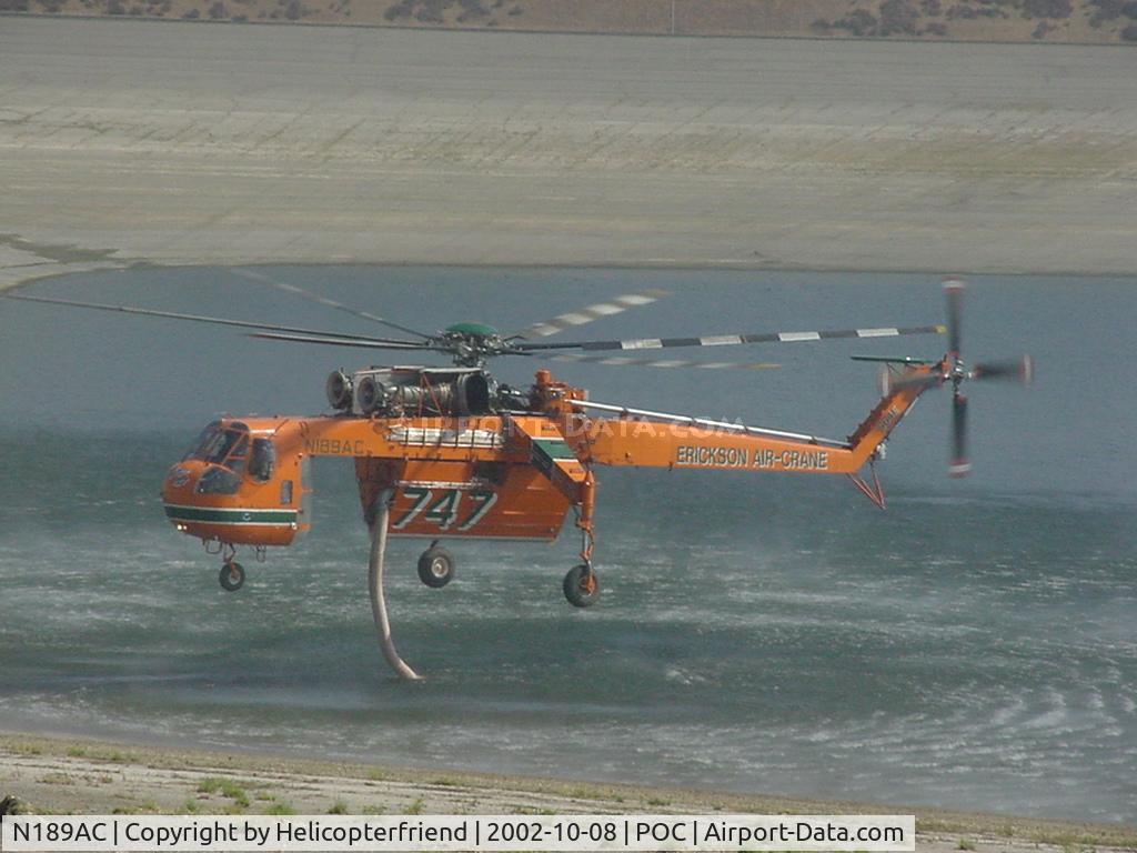 N189AC, 1997 Erickson S64E Skycrane C/N 641001, Loading up at Live Oak Reservoir, La Verne, to go fight the fire