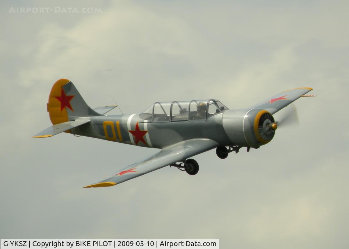 G-YKSZ, 1993 Yakovlev (Aerostar) Yak-52 C/N 9311709, FLY-BY AT BRIMPTON FLY-IN