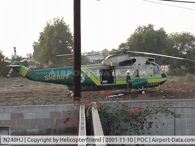 N240HJ, Sikorsky SH-3H Sea King C/N 152712, Waiting for patient to arrive