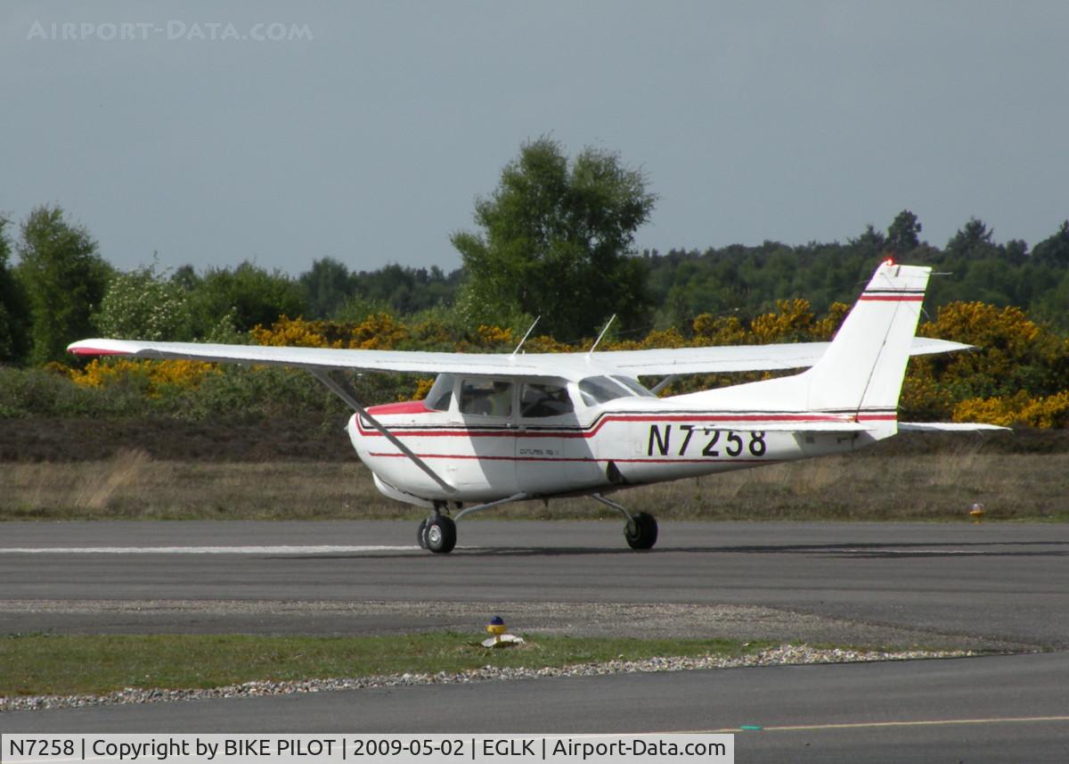 N7258, 1980 Cessna 172RG Cutlass RG C/N 172RG-0508, LINING UP RUNWAY 25