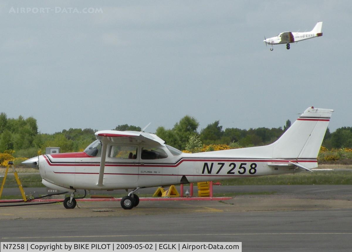 N7258, 1980 Cessna 172RG Cutlass RG C/N 172RG-0508, SITTING AT THE PUMPS