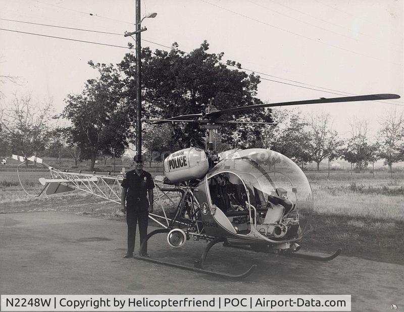 N2248W, 1969 Bell 47G-5 C/N 7961, Pomona Police Pilot standing by Pomona PD Bell
