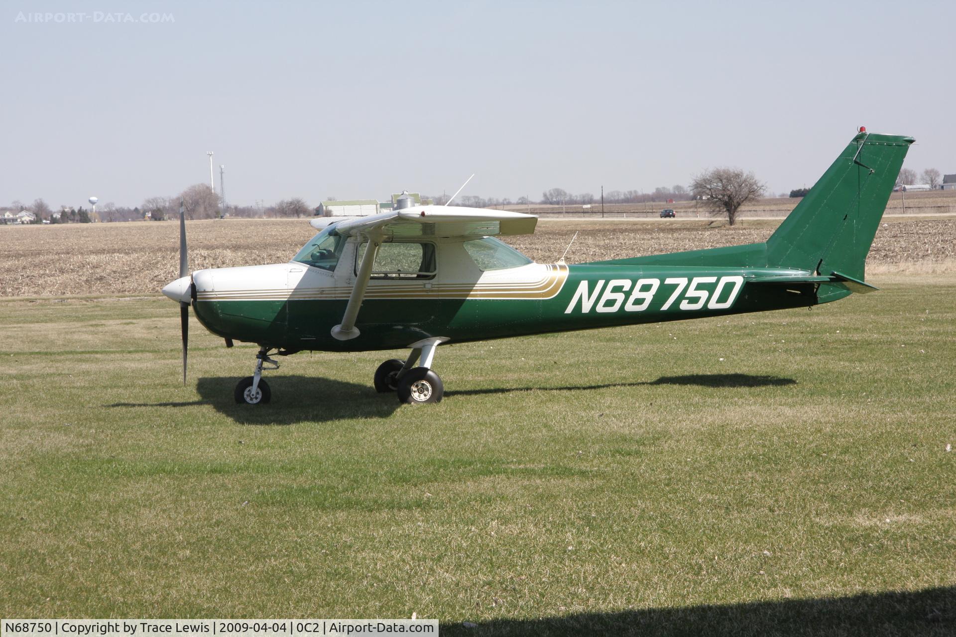 N68750, 1978 Cessna 152 C/N 15282356, sinking in at Hinckley