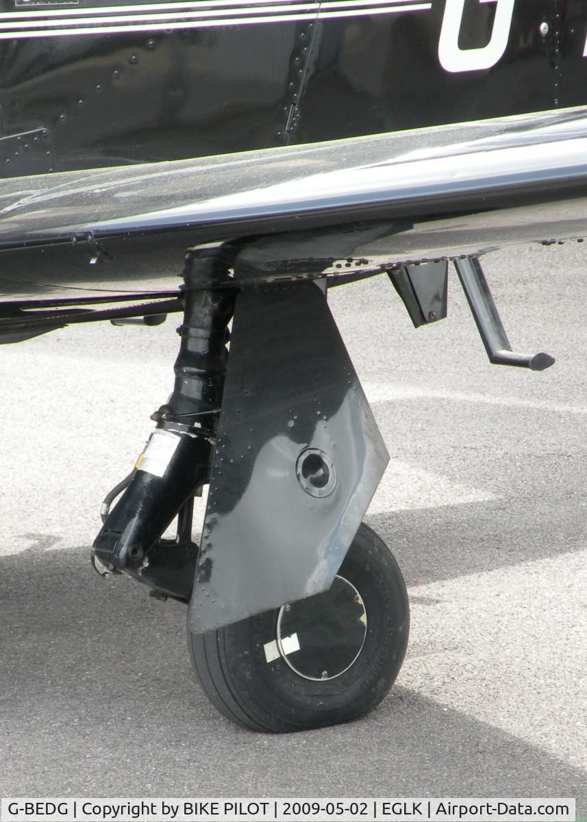 G-BEDG, 1976 Rockwell International 112 Commander C/N 482, LEFT MAIN GEAR