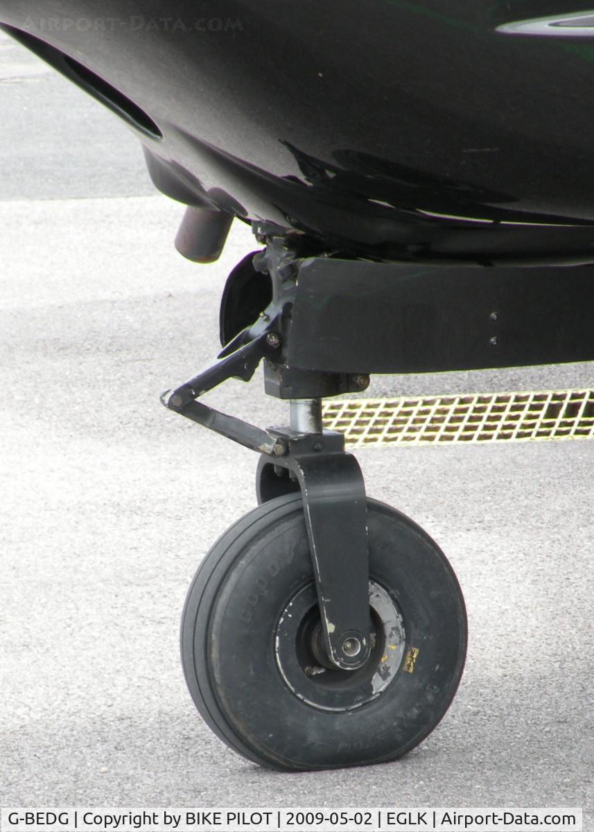 G-BEDG, 1976 Rockwell International 112 Commander C/N 482, NOSE GEAR