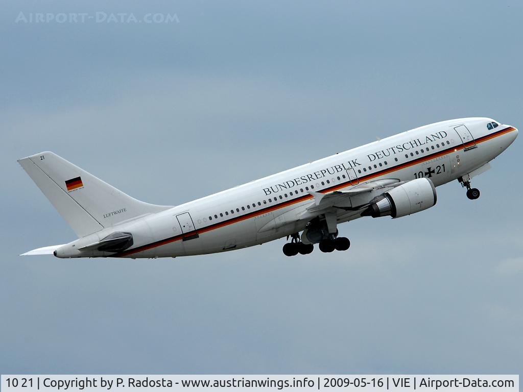 10 21, 1989 Airbus A310-304 C/N 498, Taking off bound for Karlsruhe