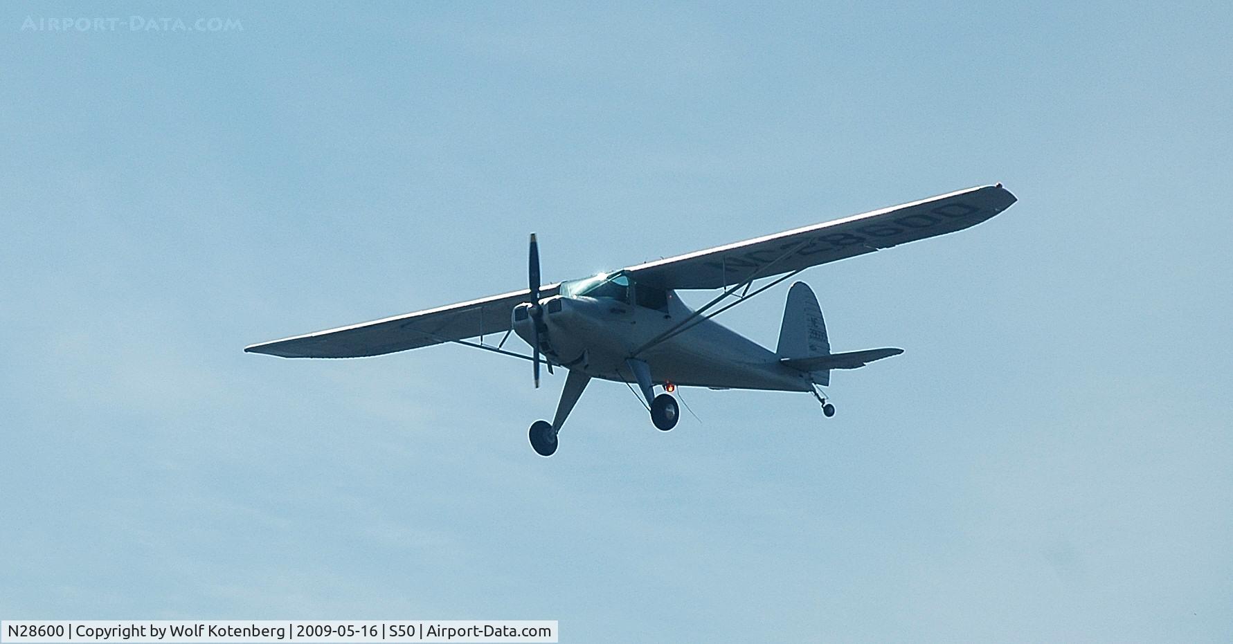 N28600, 1940 Luscombe 8A C/N 1429, flying the pattern