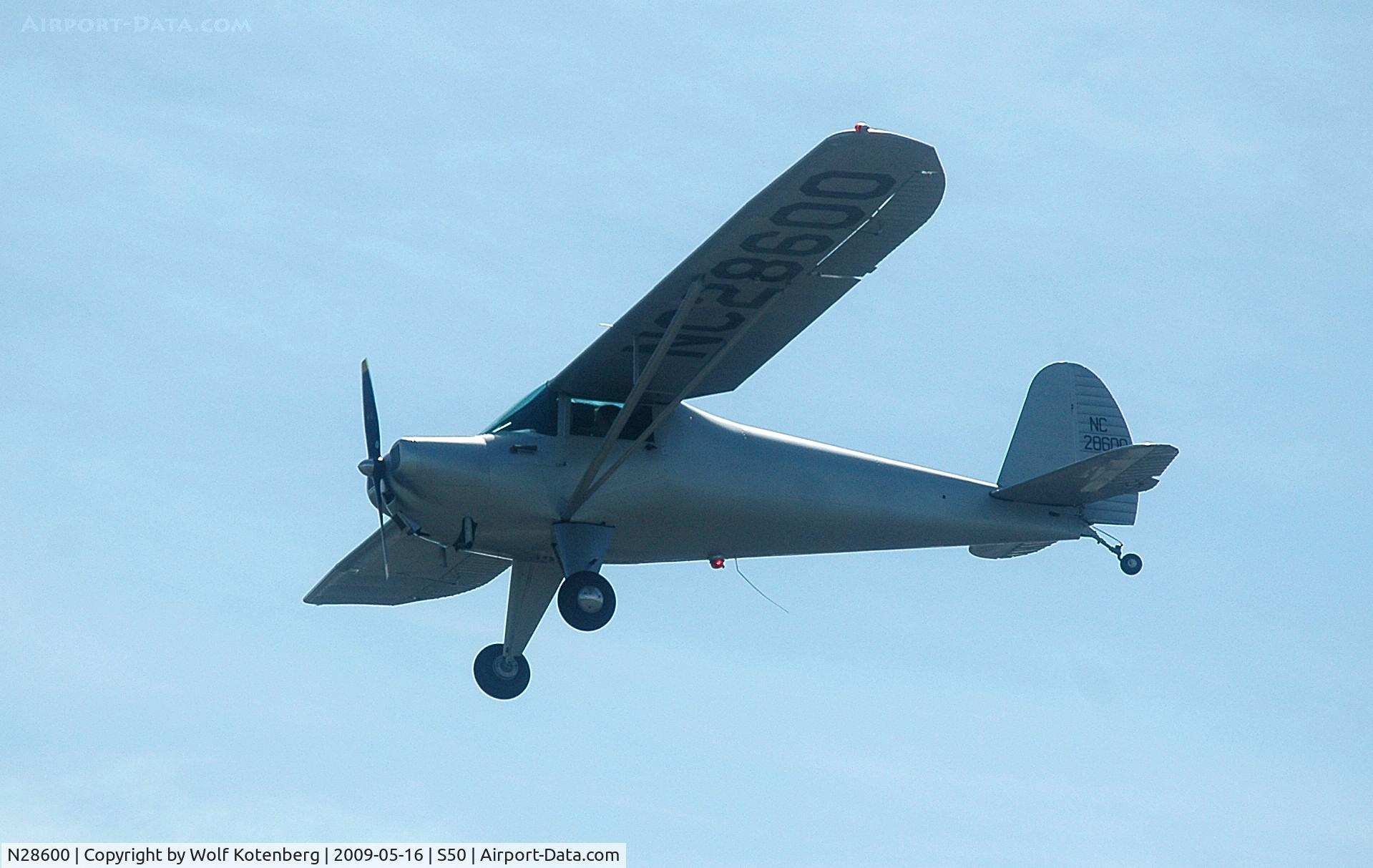 N28600, 1940 Luscombe 8A C/N 1429, you can almost see the grin