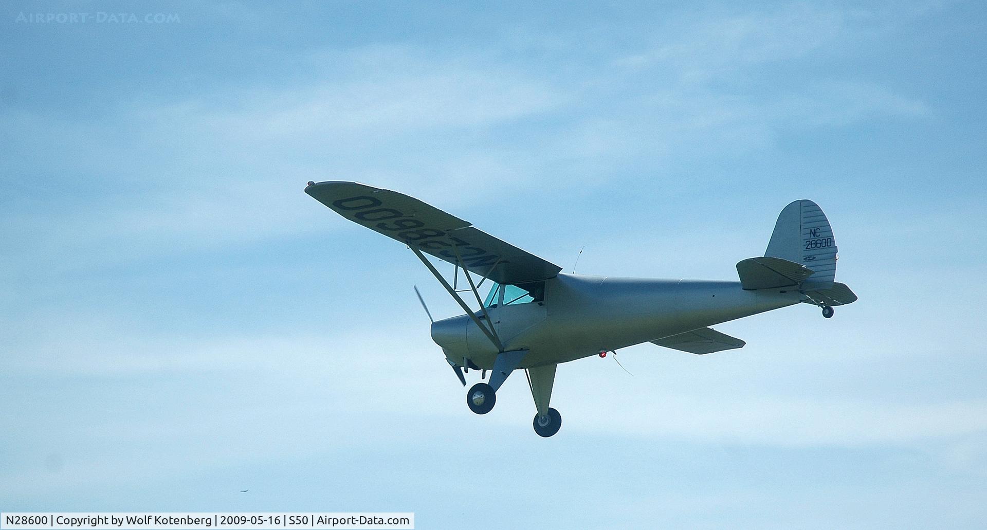 N28600, 1940 Luscombe 8A C/N 1429, seconds from touchdown