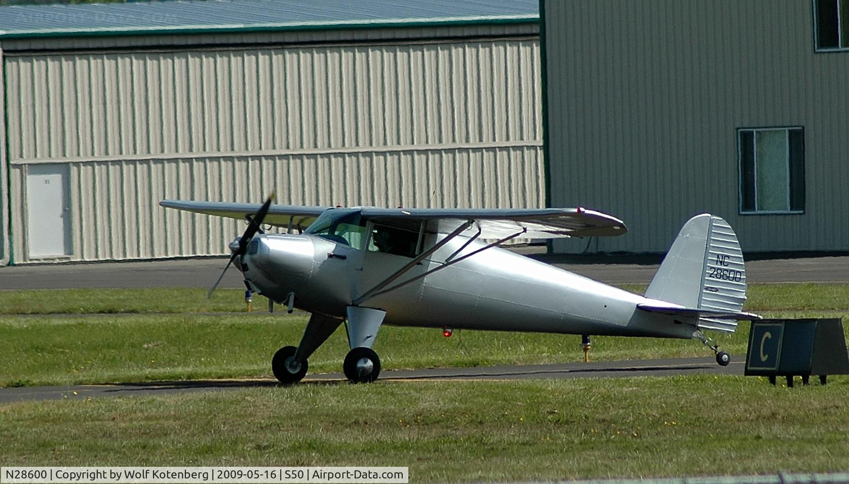 N28600, 1940 Luscombe 8A C/N 1429, rolling toward the active