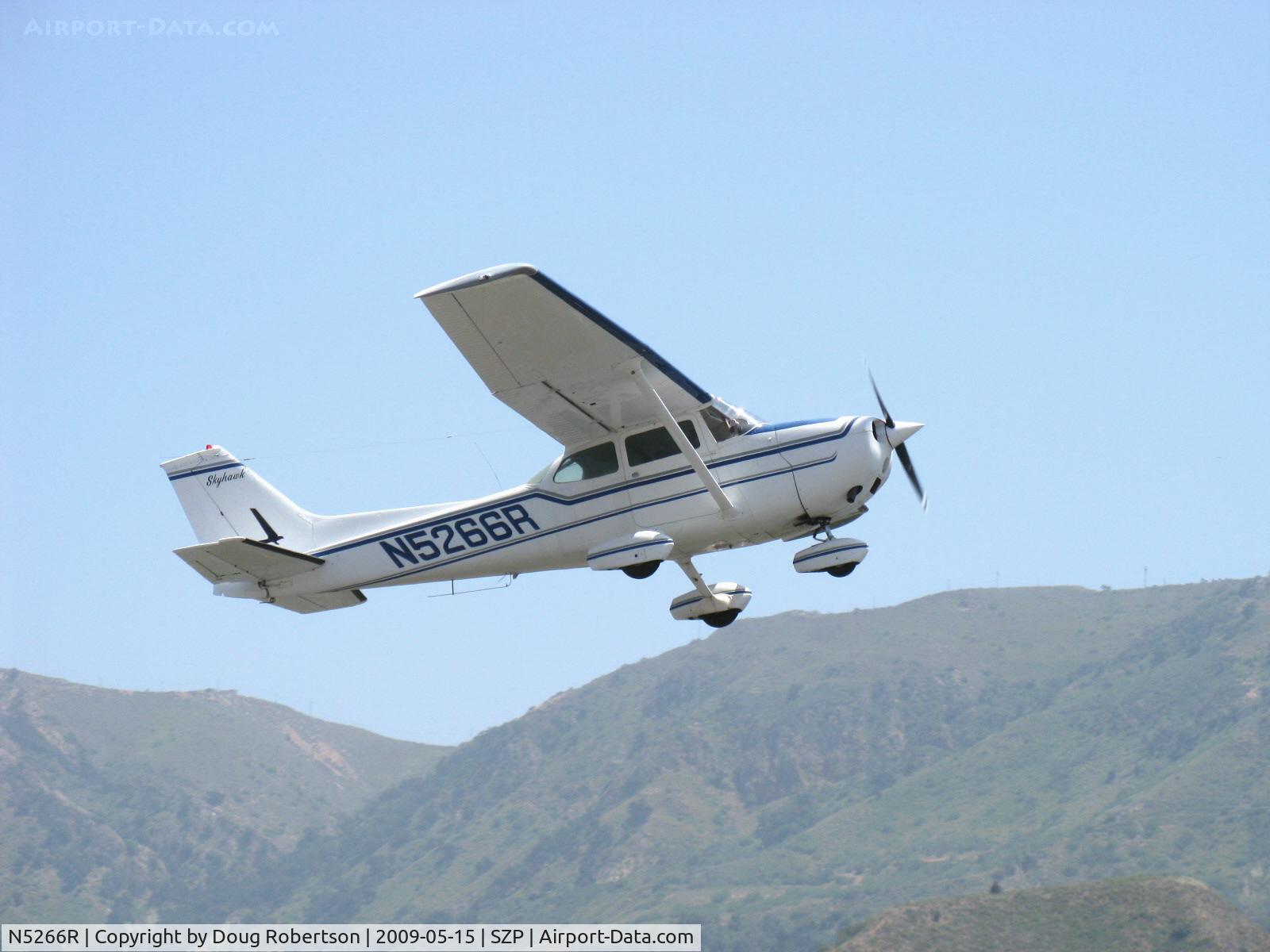N5266R, 1974 Cessna 172M C/N 17263480, 1974 Cessna 172M SKYHAWK II, Lycoming O-320-E2D 150 Hp, takeoff climb Rwy 22