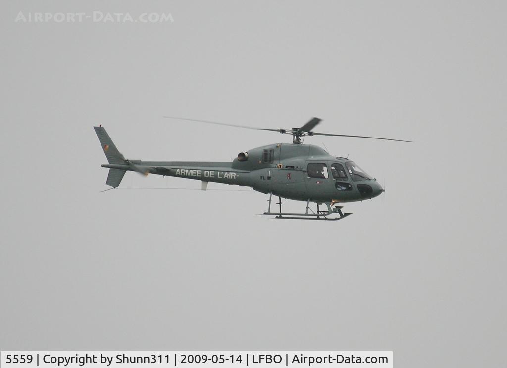 5559, Aerospatiale AS-555AN Fennec C/N 5559, Passing through rwy 32L