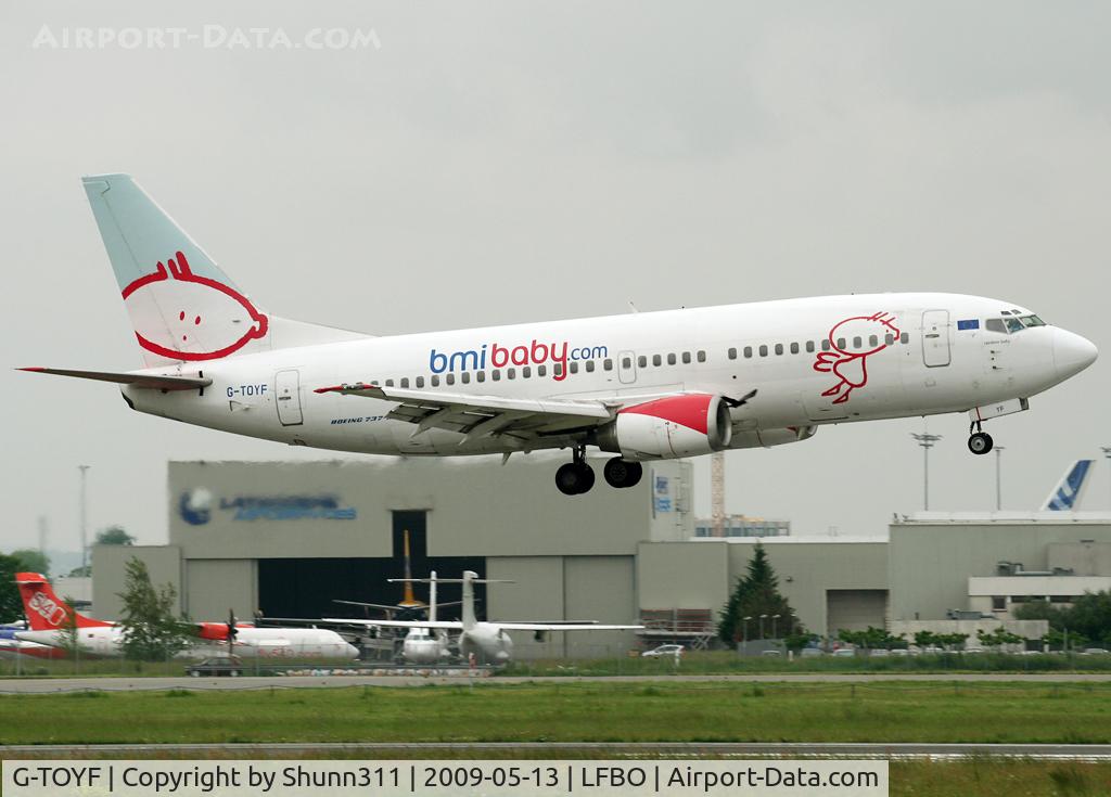 G-TOYF, 1997 Boeing 737-36N C/N 28557, Landing rwy 14R