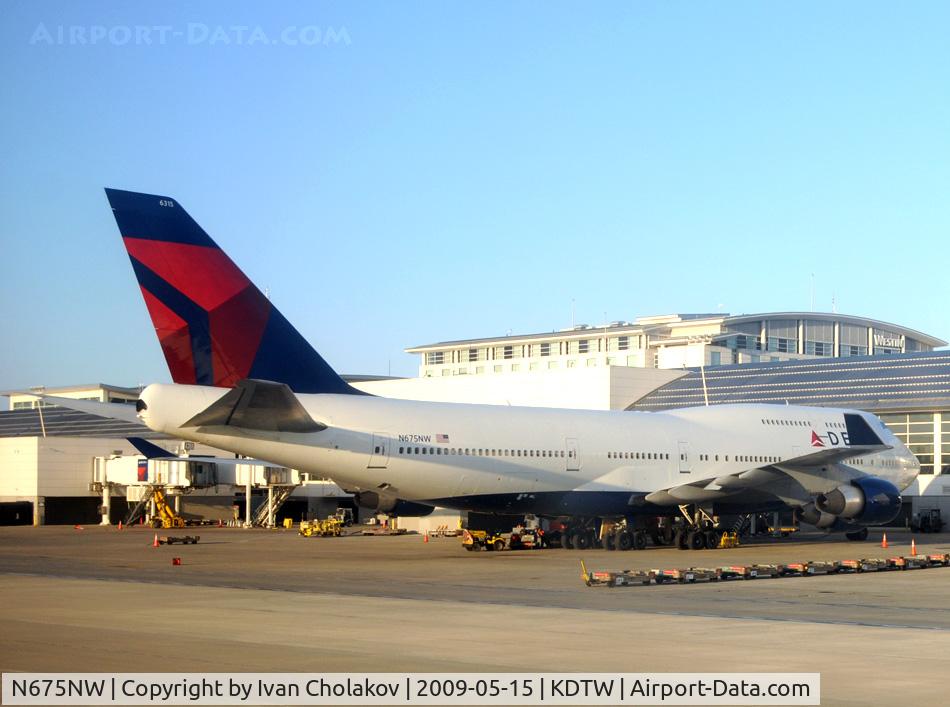 N675NW, 2002 Boeing 747-451 C/N 33001, New delta colors!