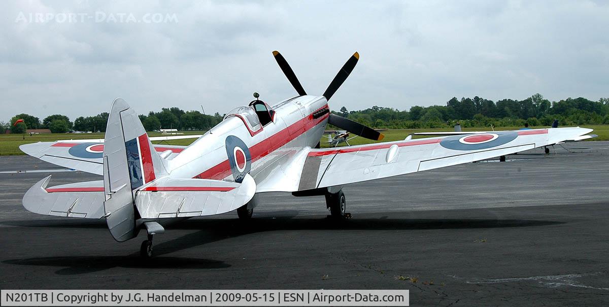 N201TB, 1945 Supermarine 361 Spitfire F.XIVe C/N 6S/663417, Spits' beautiful lines
