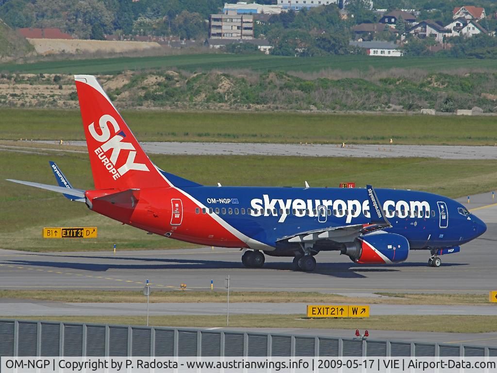 OM-NGP, 2007 Boeing 737-7GL C/N 34760, Very rare shot in VIE - Sky Euorpe 737-700 with full colors