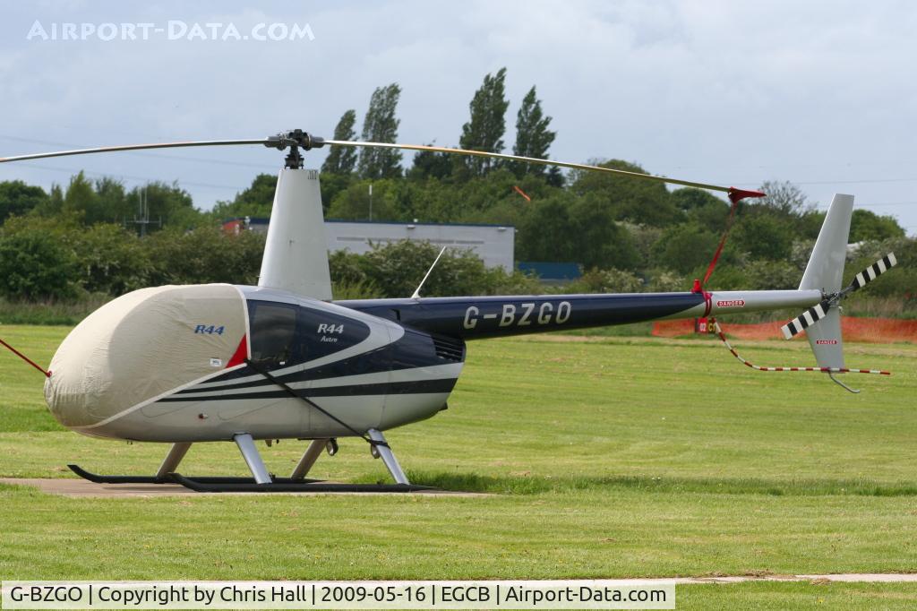 G-BZGO, 2000 Robinson R44 Astro C/N 0757, Barton Fly-in and Open Day