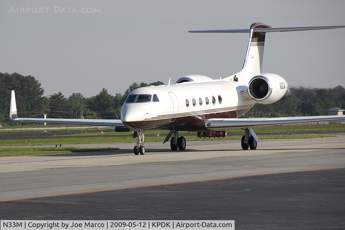 N33M, 2000 Gulfstream Aerospace G-V C/N 594, @ PDK