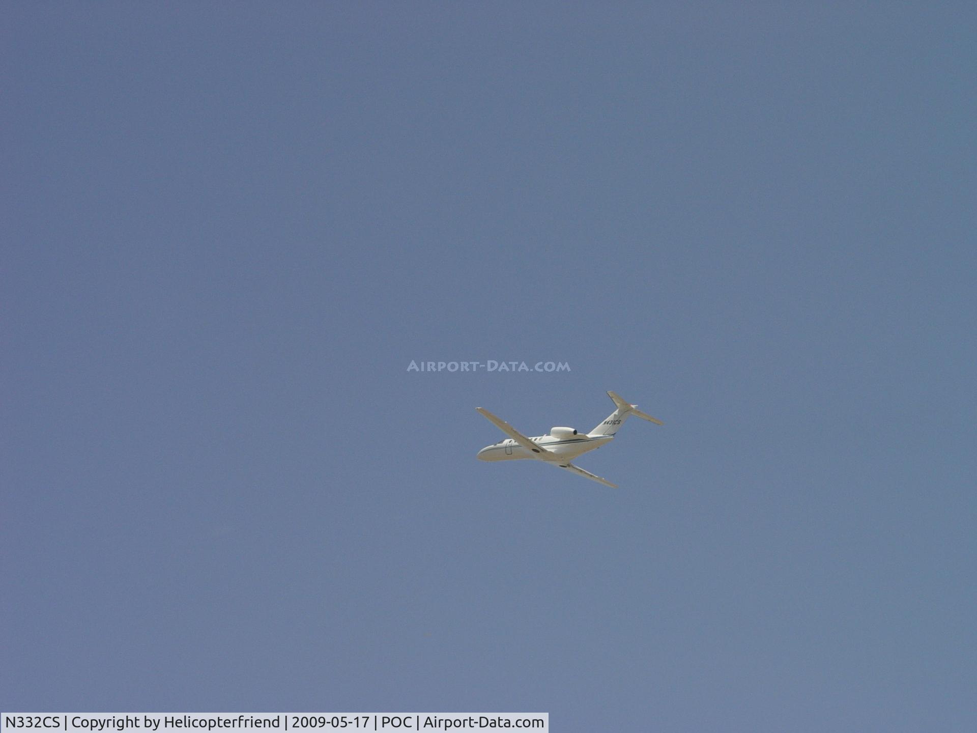 N332CS, 2004 Cessna 550 Citation Bravo C/N 550-1081, Climbing out from Brackett
