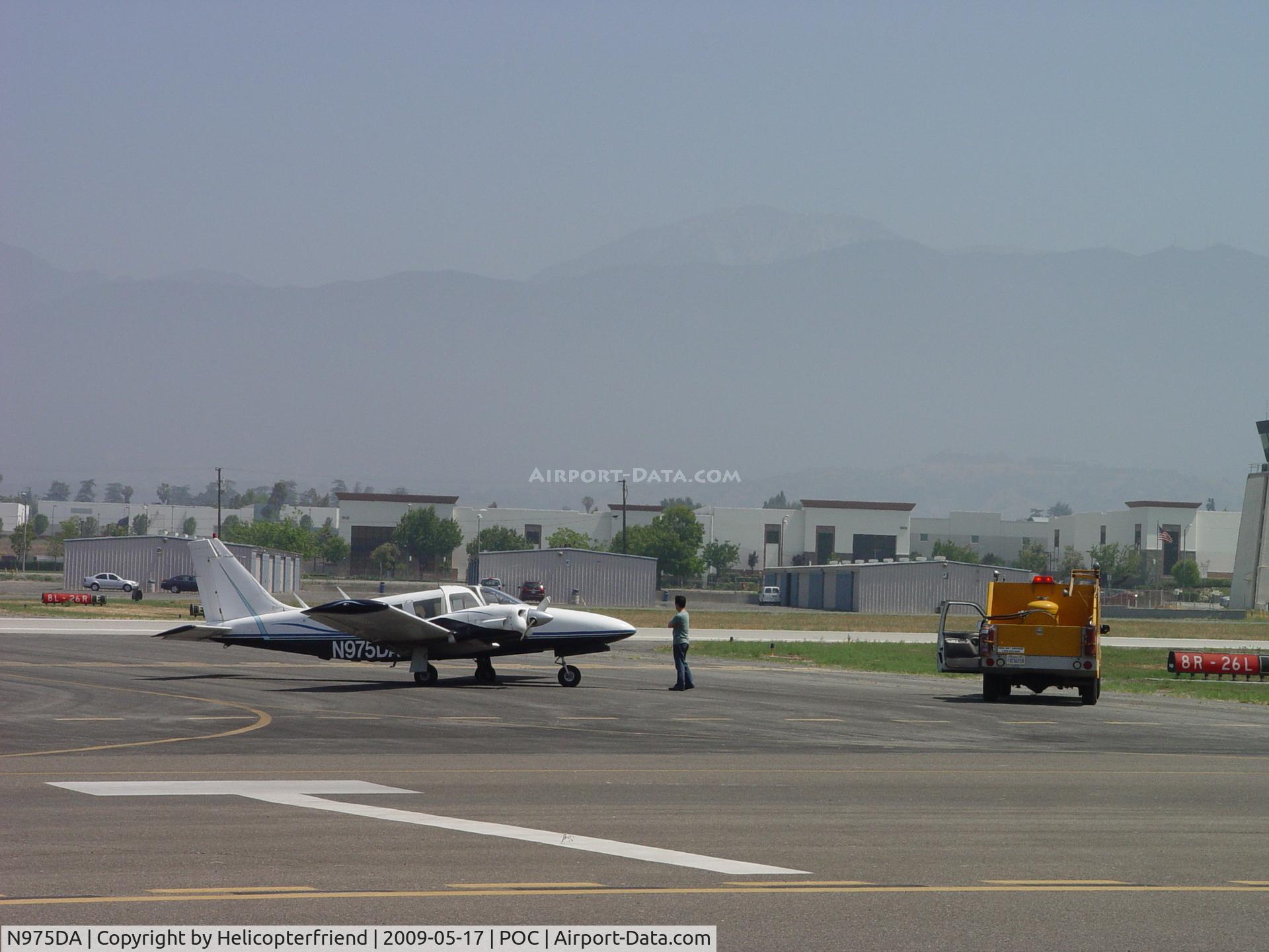 N975DA, 1972 Piper PA-34-200 C/N 34-7250216, Flat tire creates havoc for Brackett Air Show and static display area